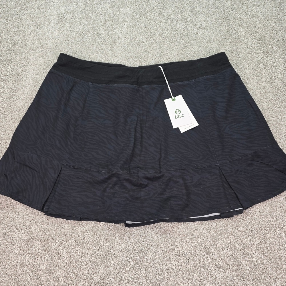 New Tasc Performance Rhythm Skirt Black Ripple Zebra Print Skort TW608-G78-BRP L